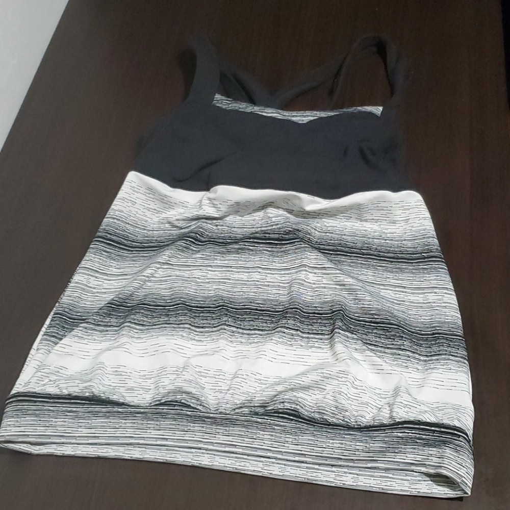Athleta top size small
